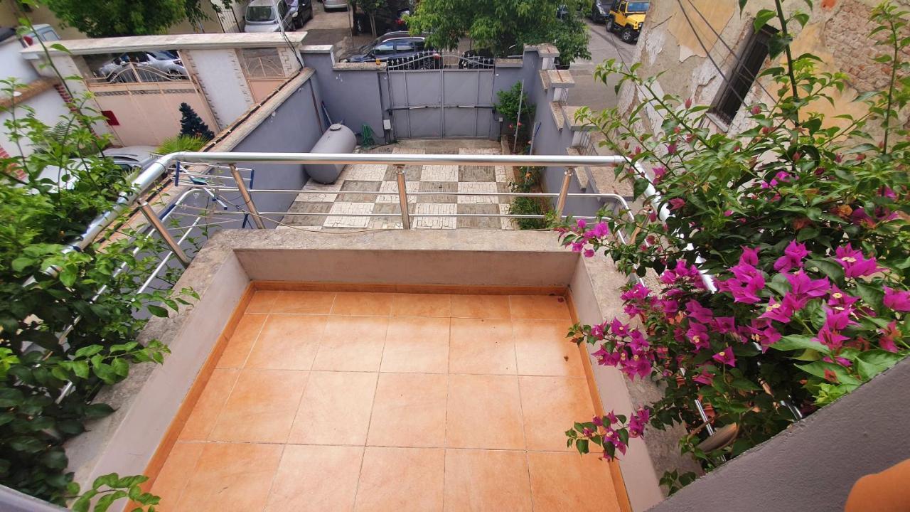 A Cheerful Villa With Free Parking Space Tirana Eksteriør billede