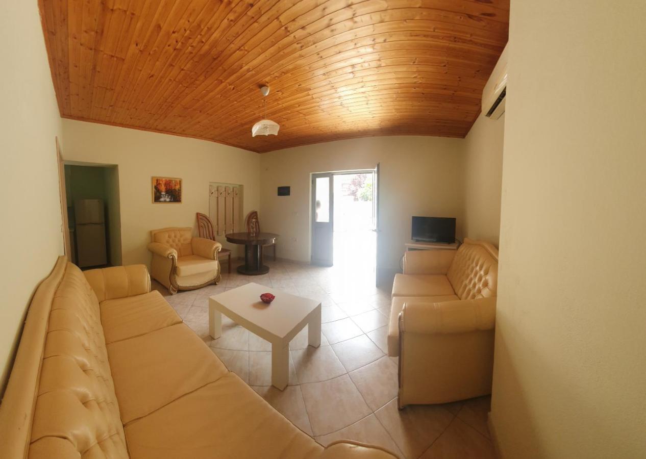 A Cheerful Villa With Free Parking Space Tirana Eksteriør billede