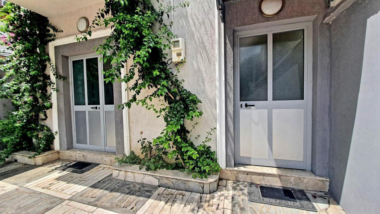 A Cheerful Villa With Free Parking Space Tirana Eksteriør billede
